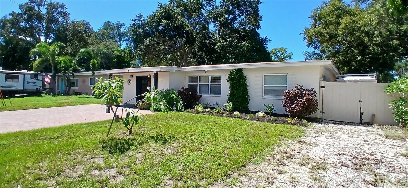 12812 Lake Dr Property Photo 2