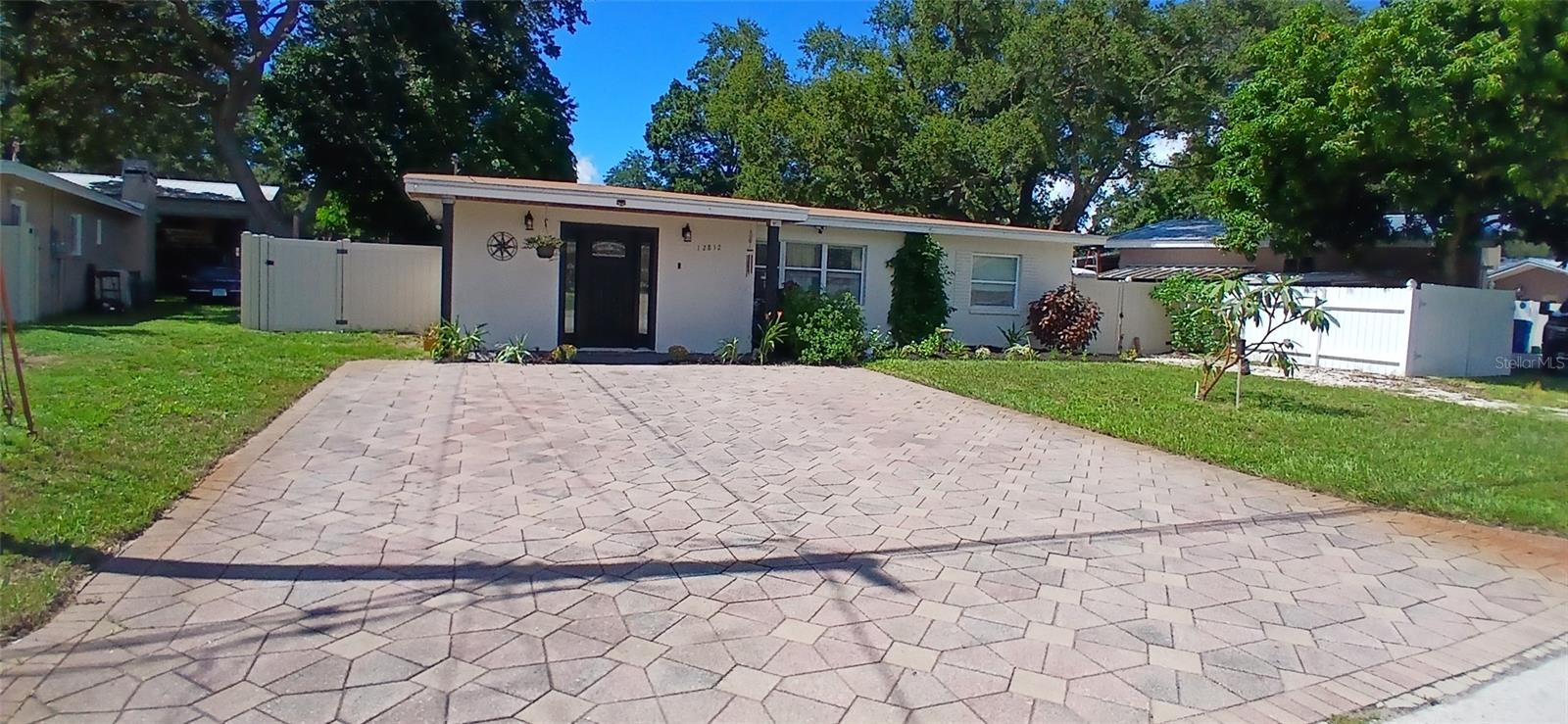12812 Lake Dr Property Photo 3