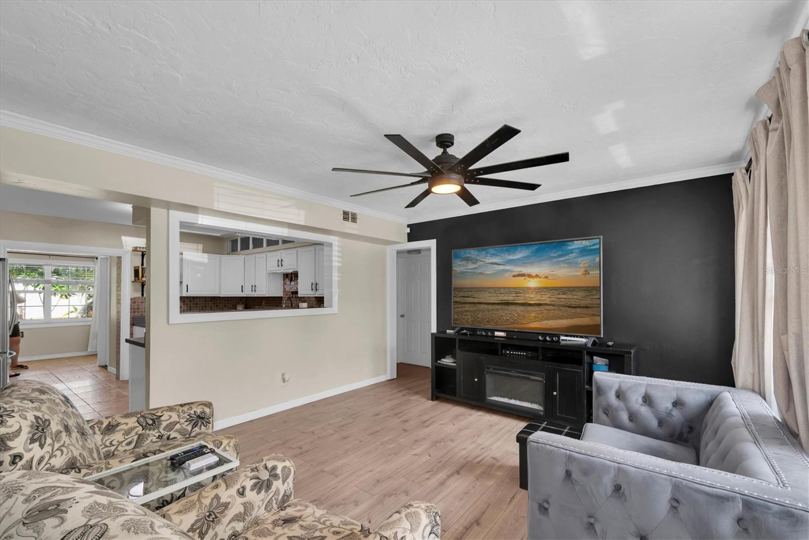 12812 Lake Dr Property Photo 4