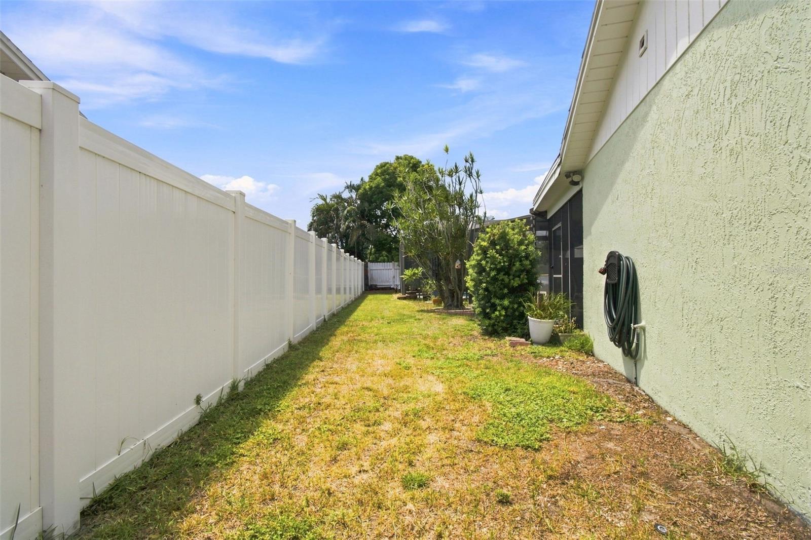 157 Foxcroft Dr E Property Photo 36