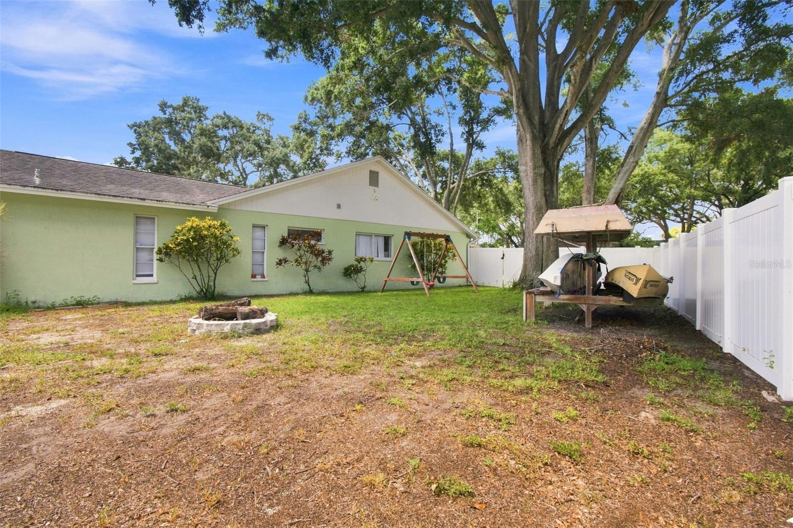 157 Foxcroft Dr E Property Photo 38