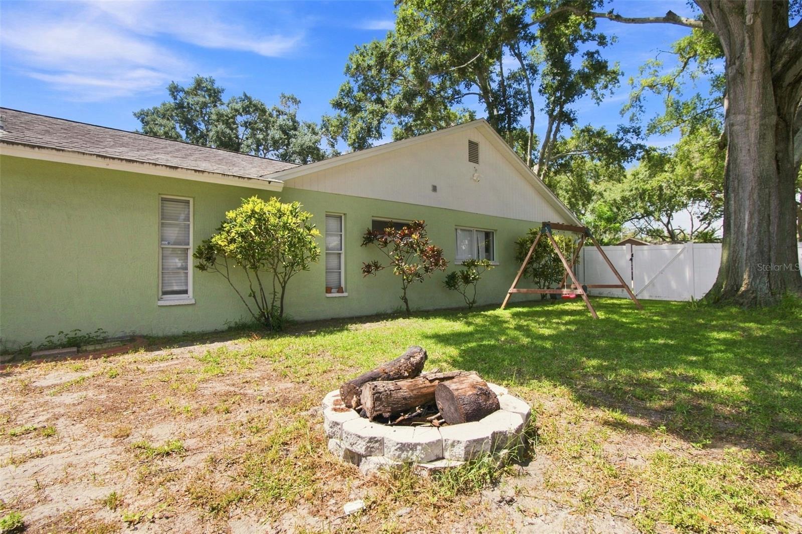 157 Foxcroft Dr E Property Photo 42