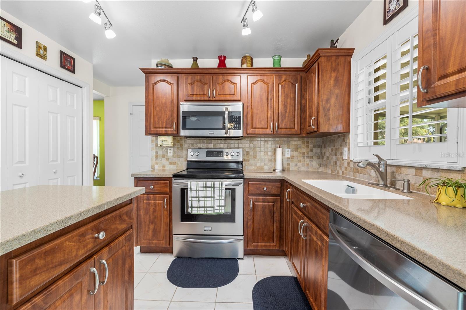 9808 Long Meadow Dr Property Photo 18