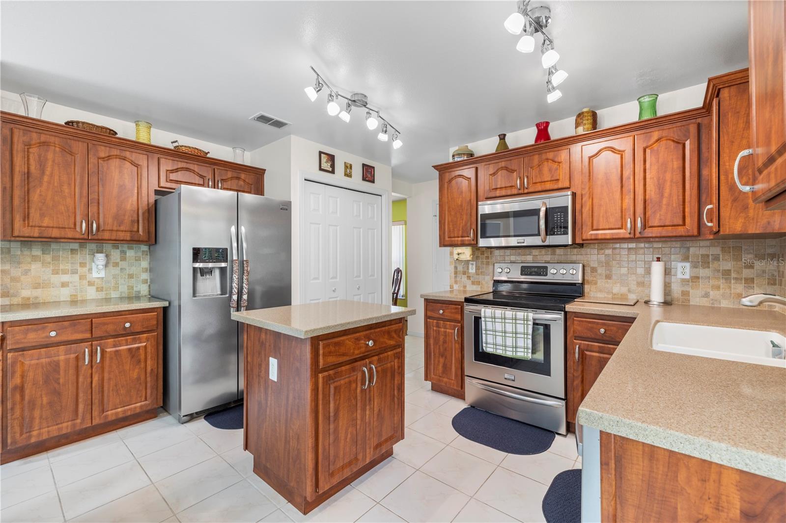 9808 Long Meadow Dr Property Photo 19
