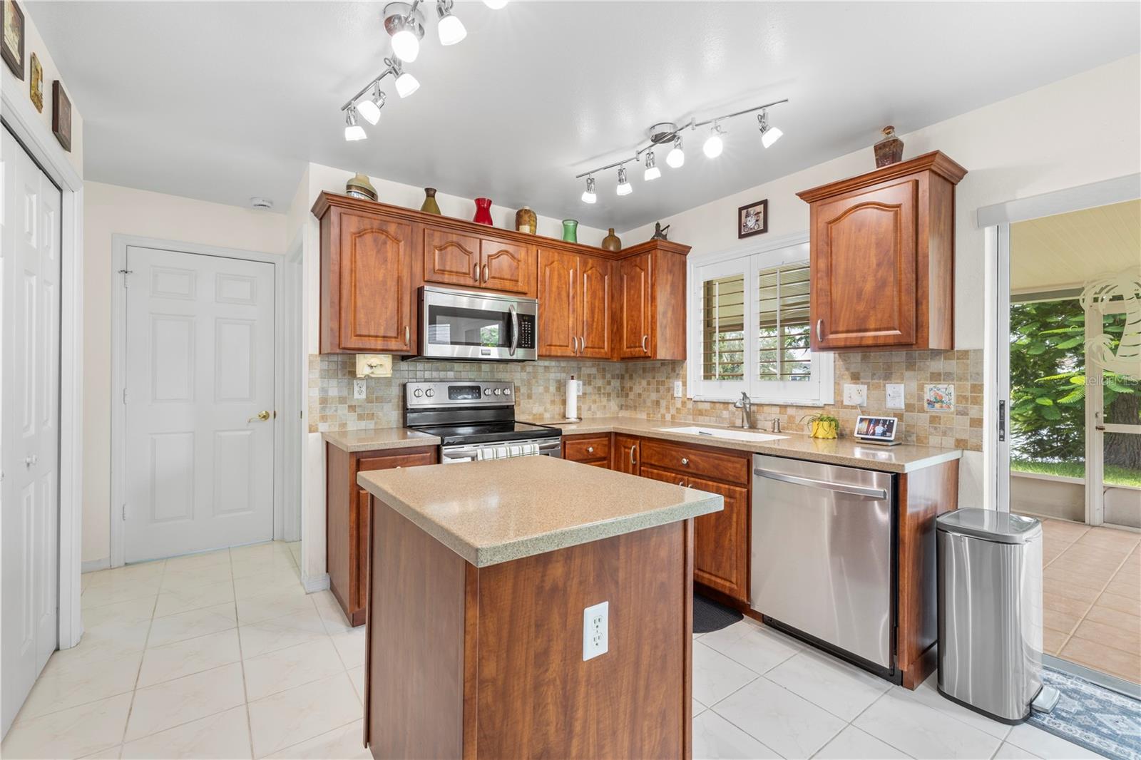 9808 Long Meadow Dr Property Photo 20