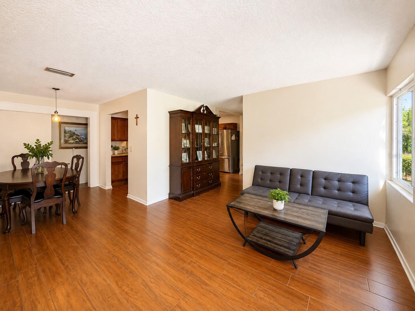 934 Hillwood Dr Property Photo 4