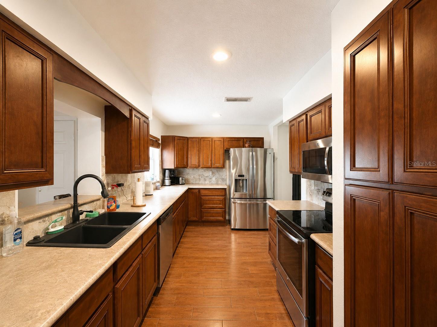 934 Hillwood Dr Property Photo 11