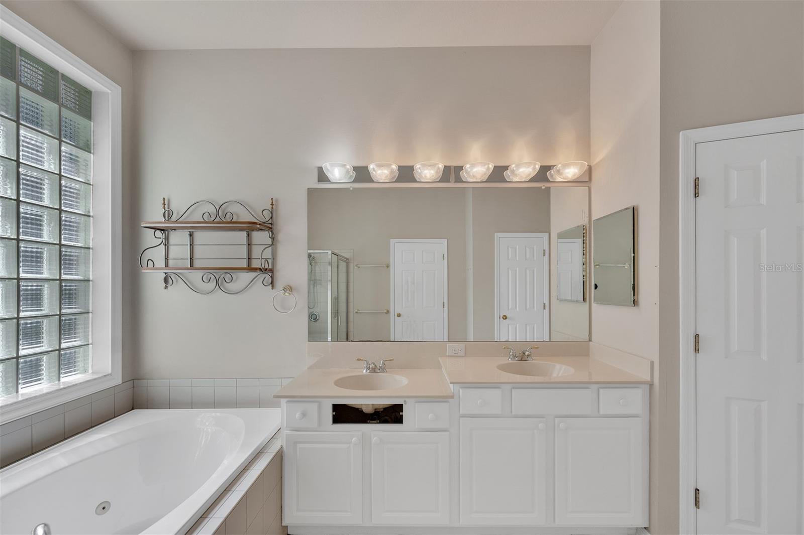 TB8540793 Property Photo 21