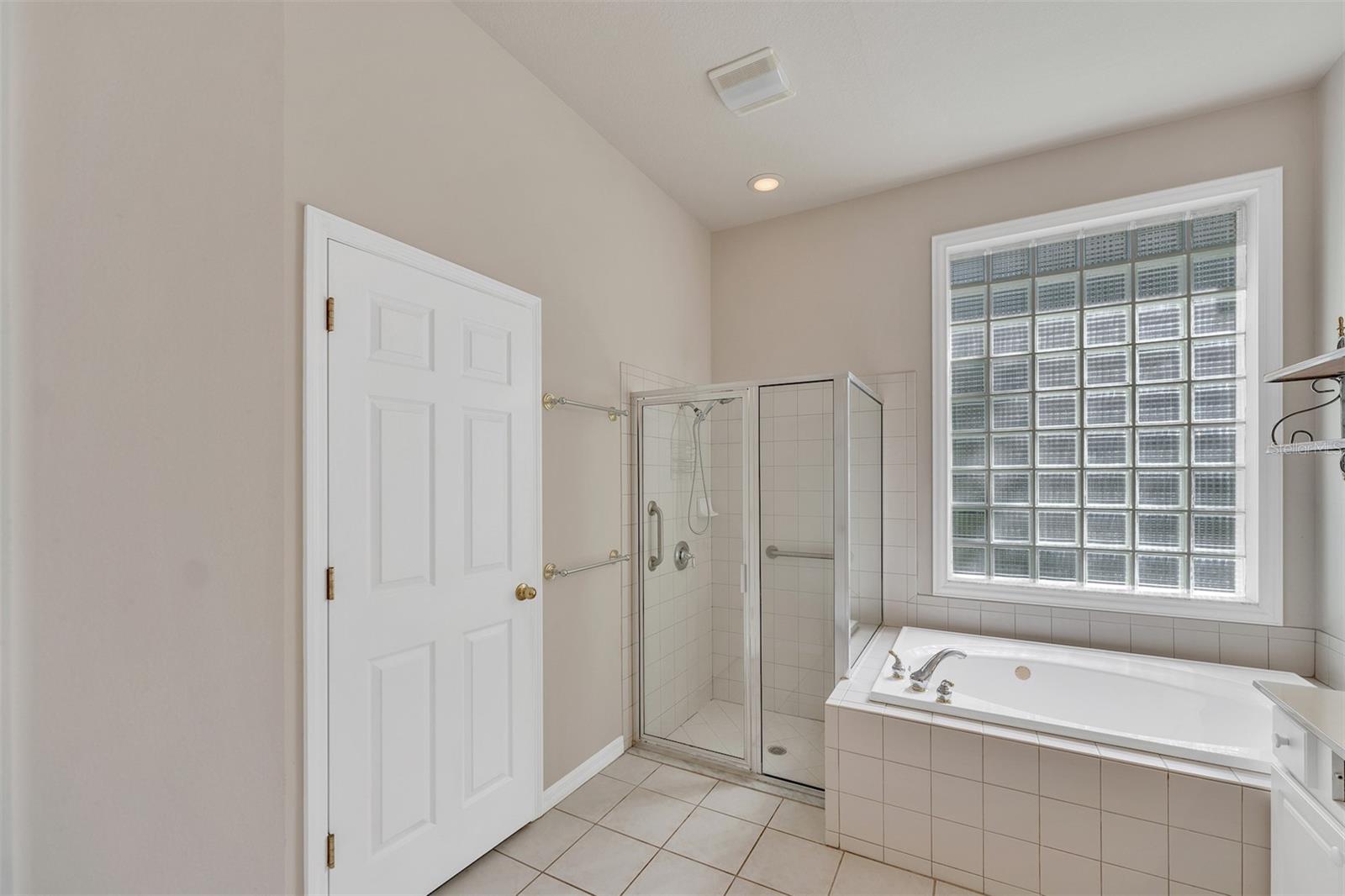 TB8540793 Property Photo 22