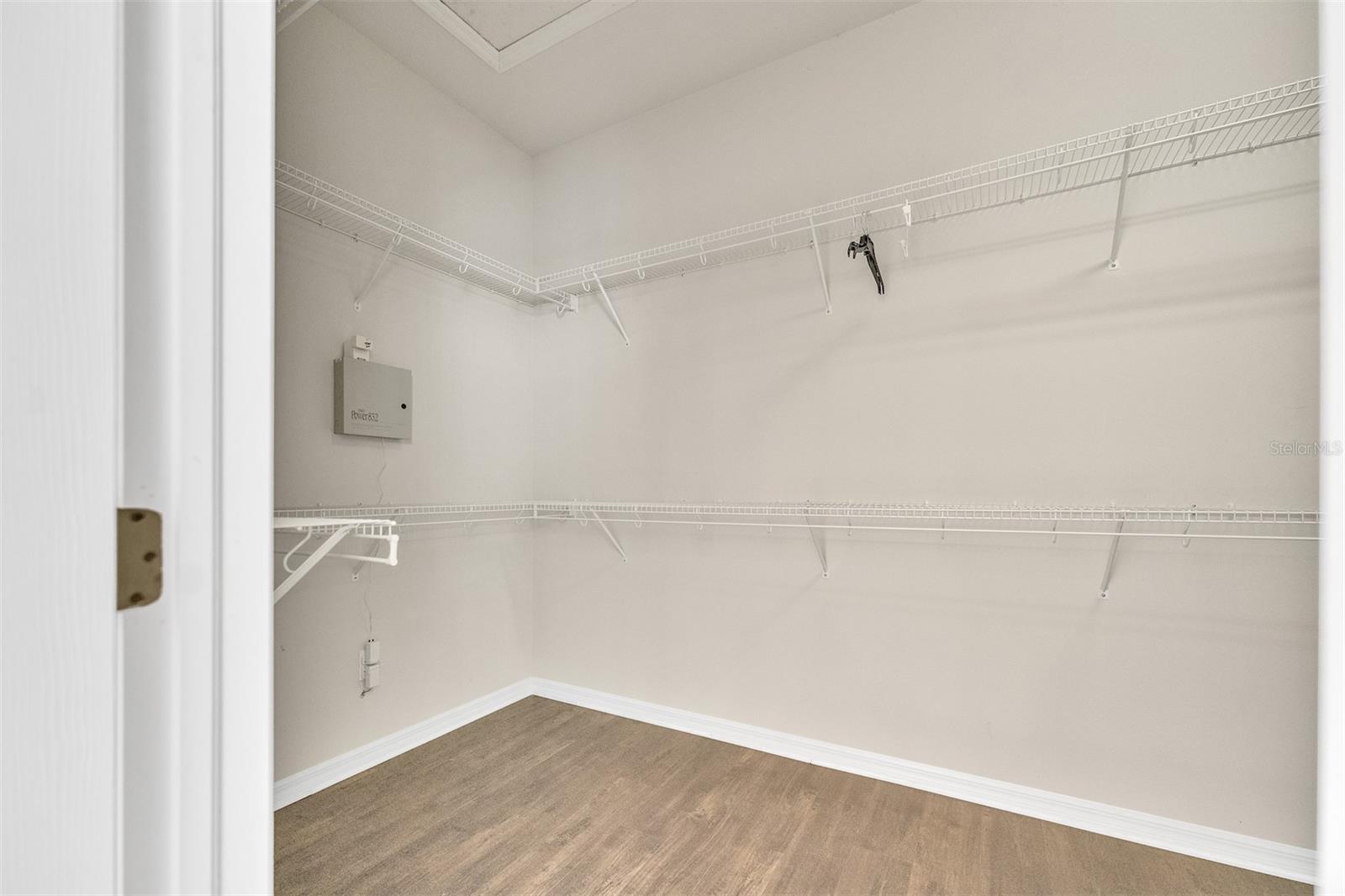 TB8540793 Property Photo 23