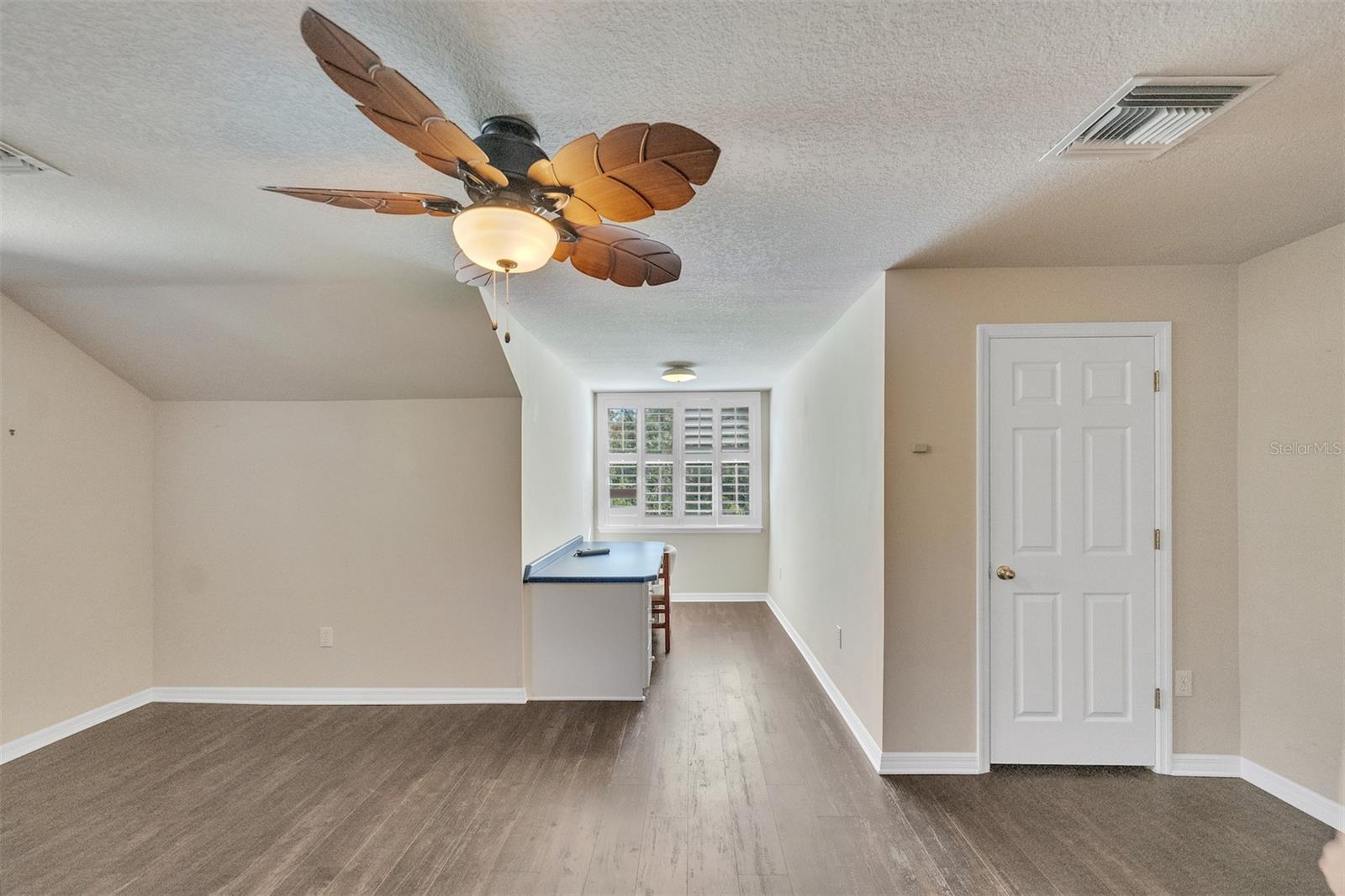 TB8540793 Property Photo 33
