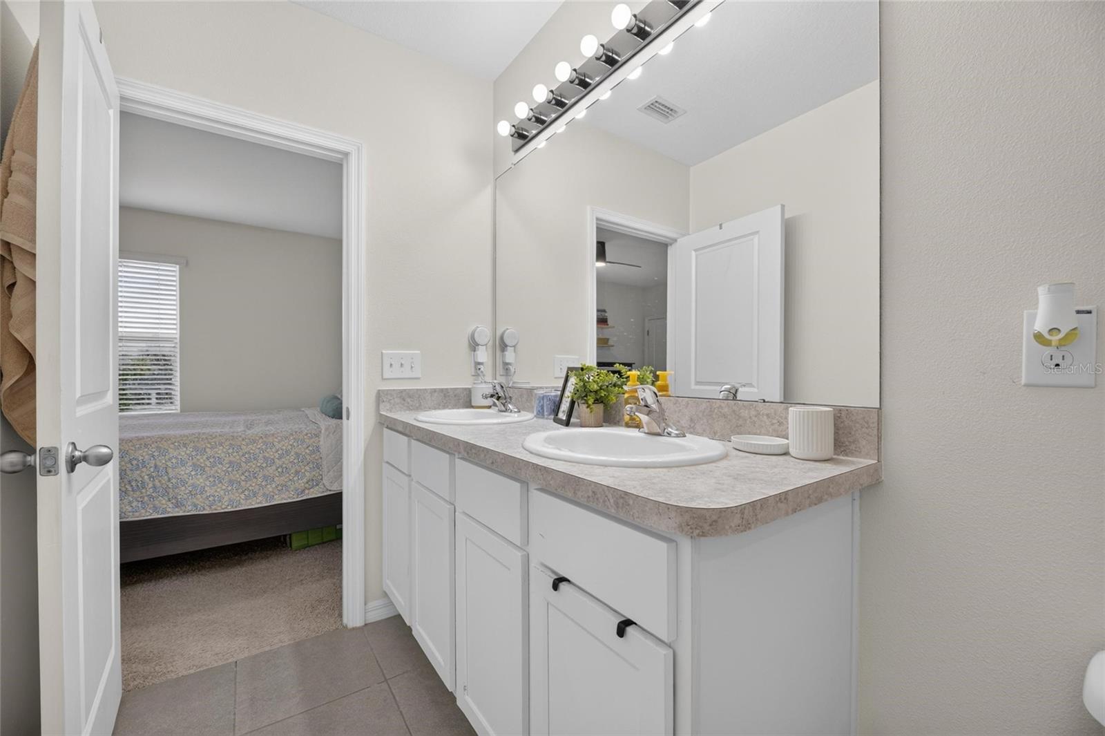 8669 Falling Blue Pl Property Photo 47