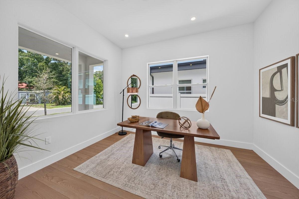 3121 Queen St N Property Photo 12