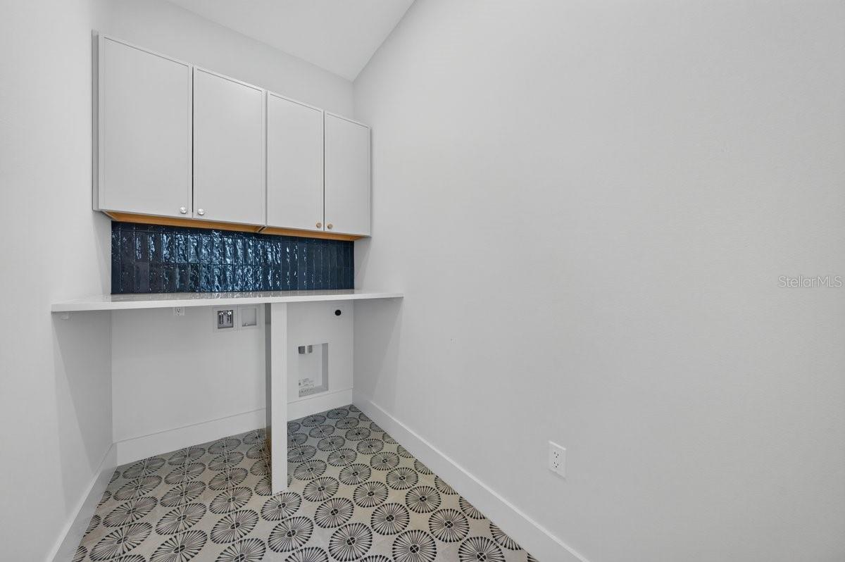 3121 Queen St N Property Photo 18