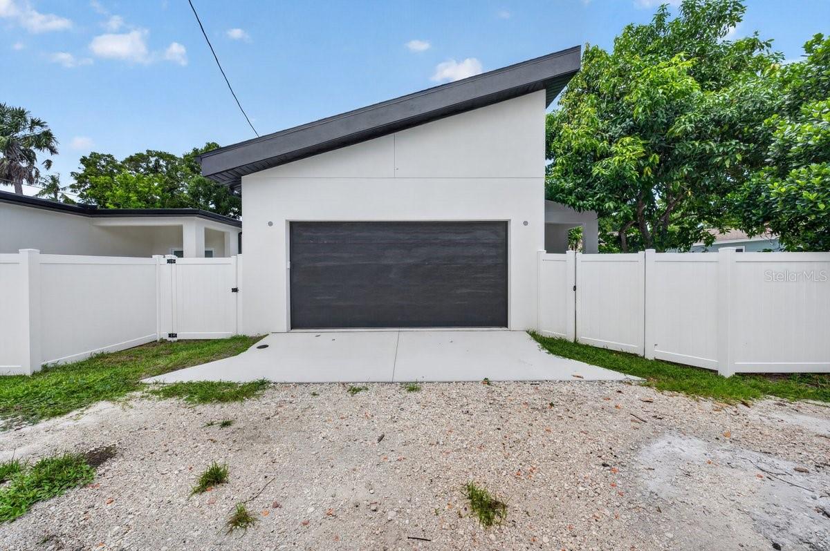 3121 Queen St N Property Photo 20