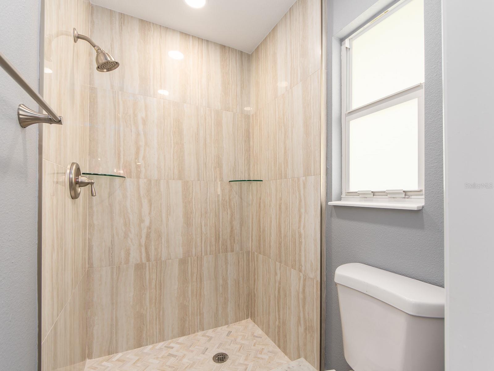 682 Druid Park Dr W Property Photo 14