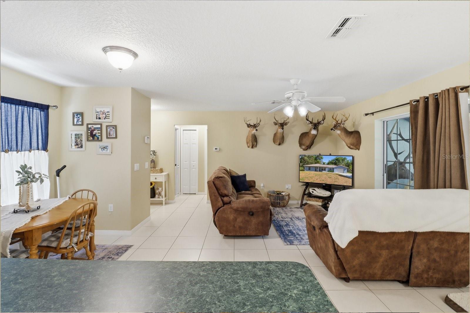 9878 Riverwood Dr Property Photo 6