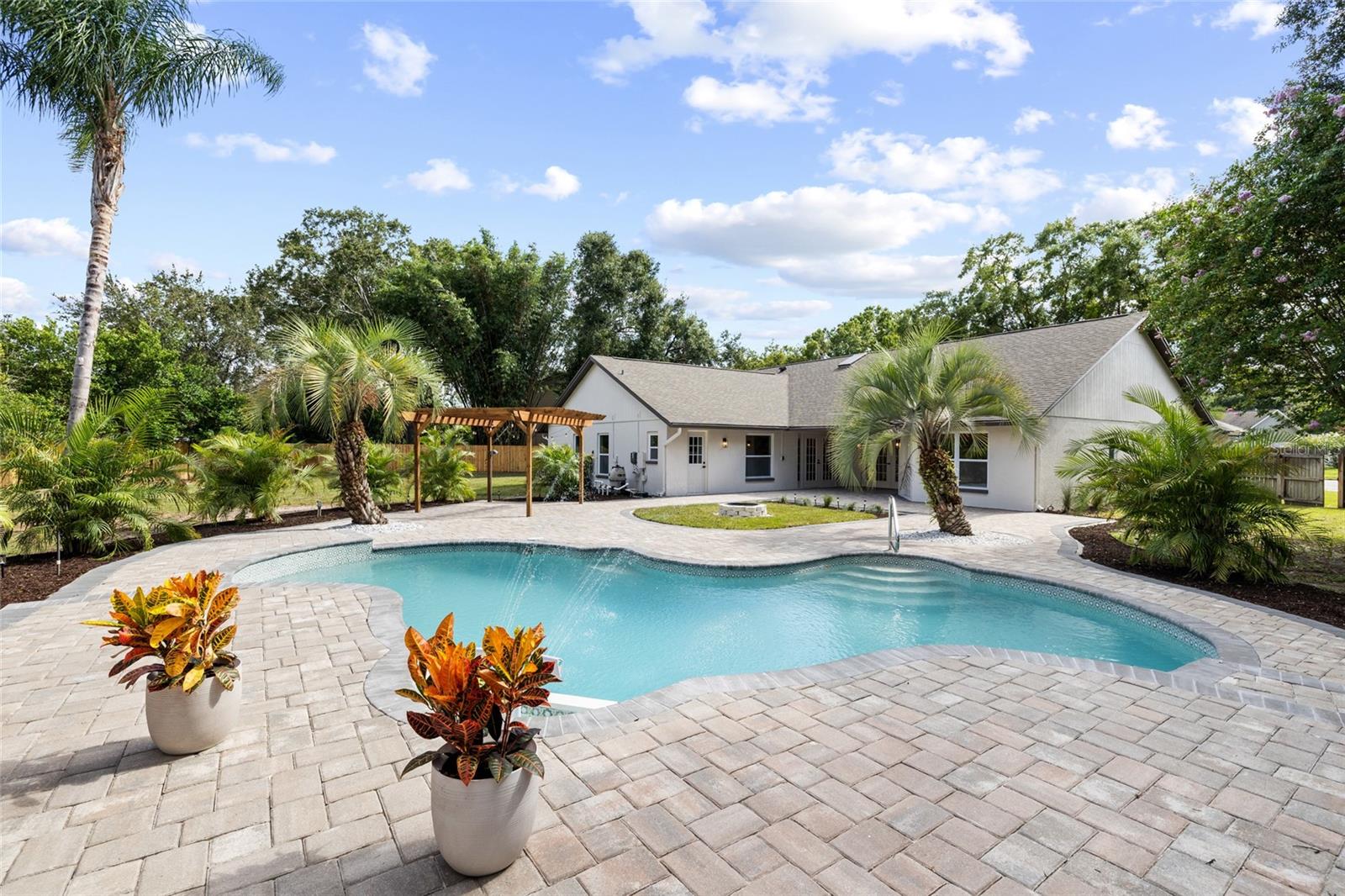 18107 Woodcreek Pl Property Photo 3