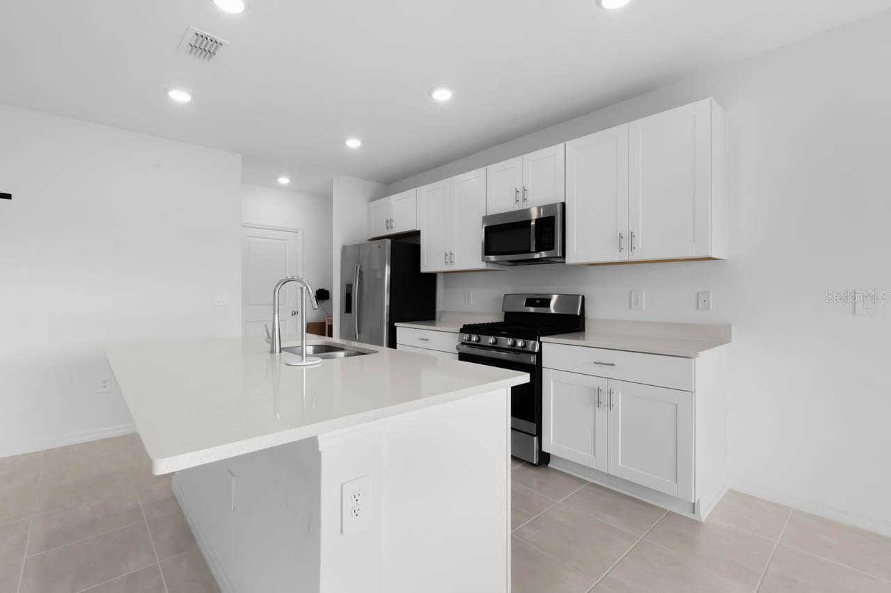 13524 Camelot Ct Property Photo 3
