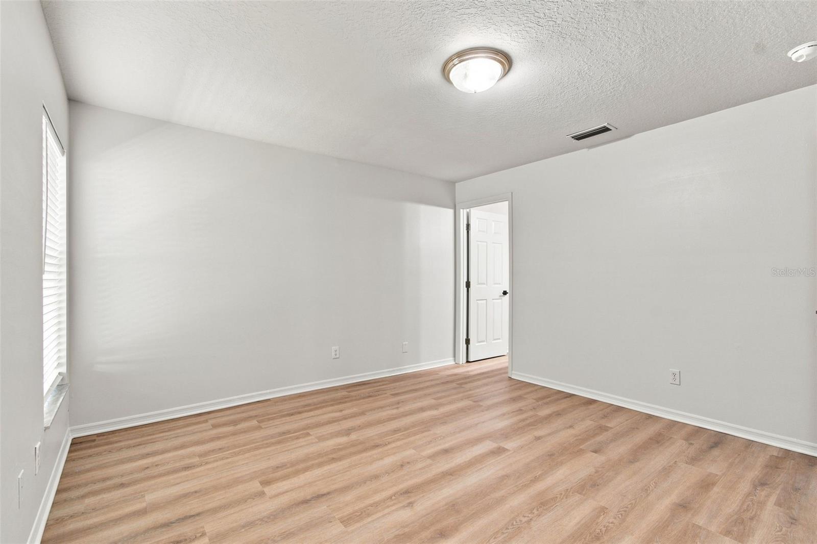 8903 N Willow Ave Property Photo 24