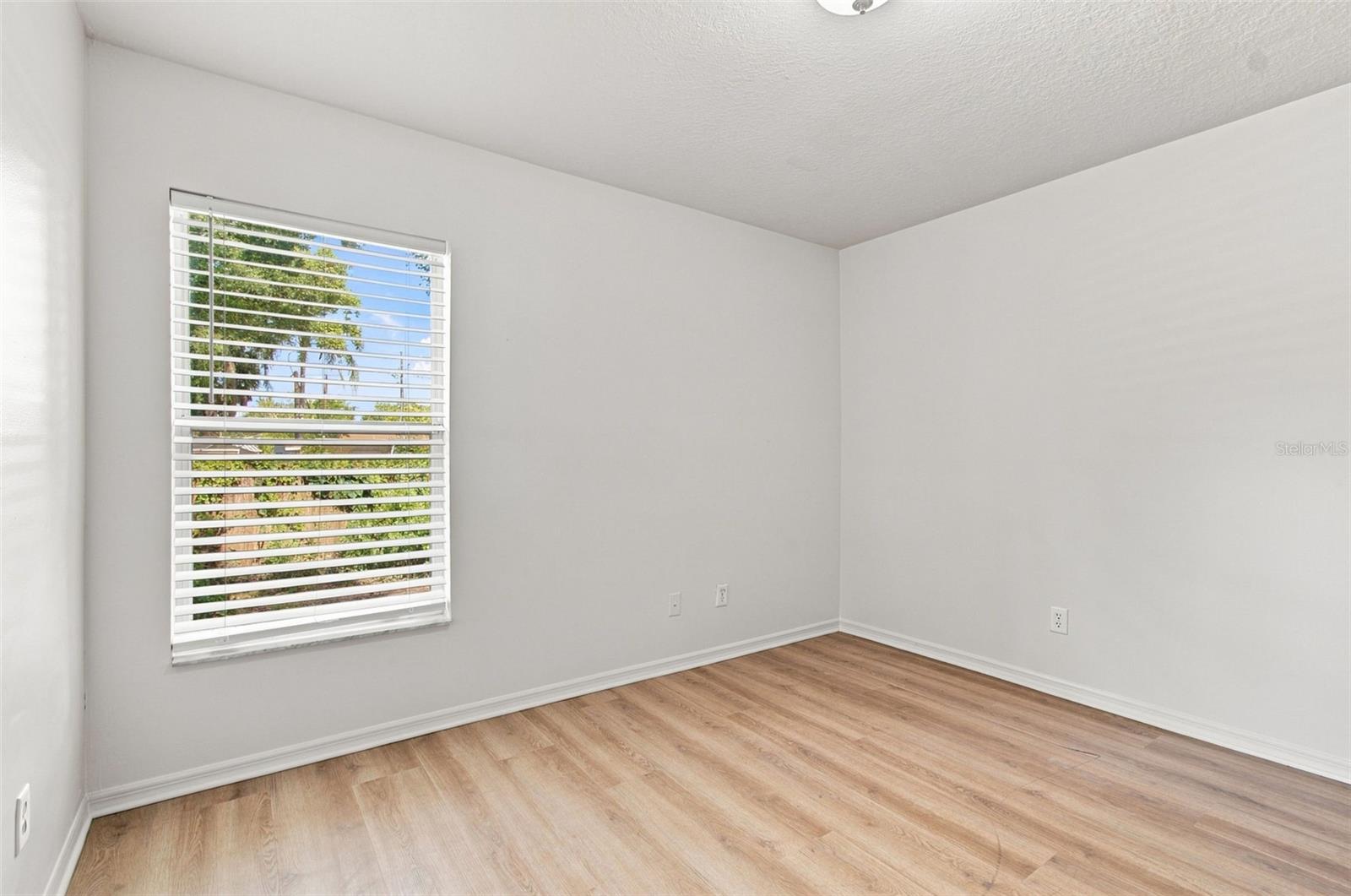 8903 N Willow Ave Property Photo 28