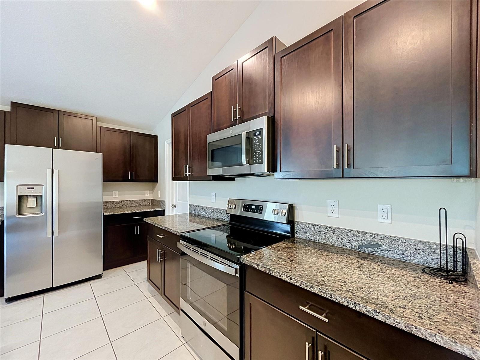1565 Colding Dr Property Photo 2