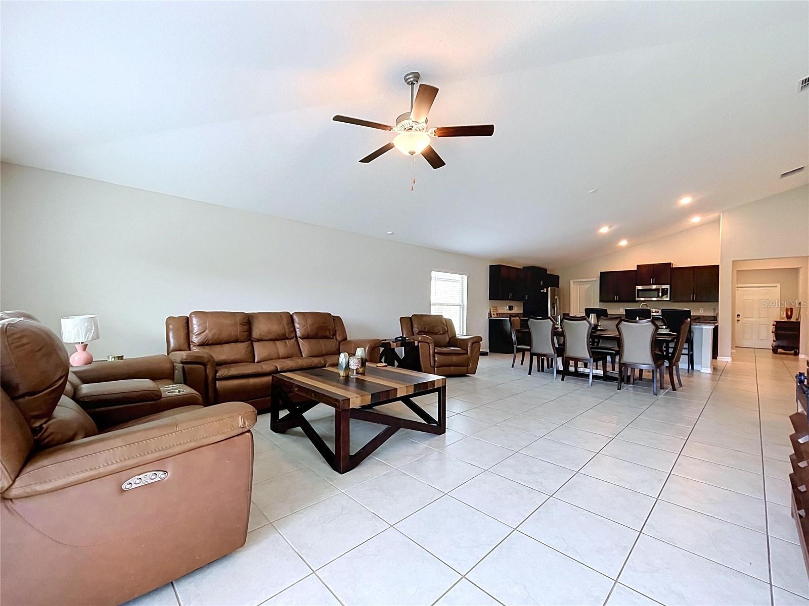 1565 Colding Dr Property Photo 3
