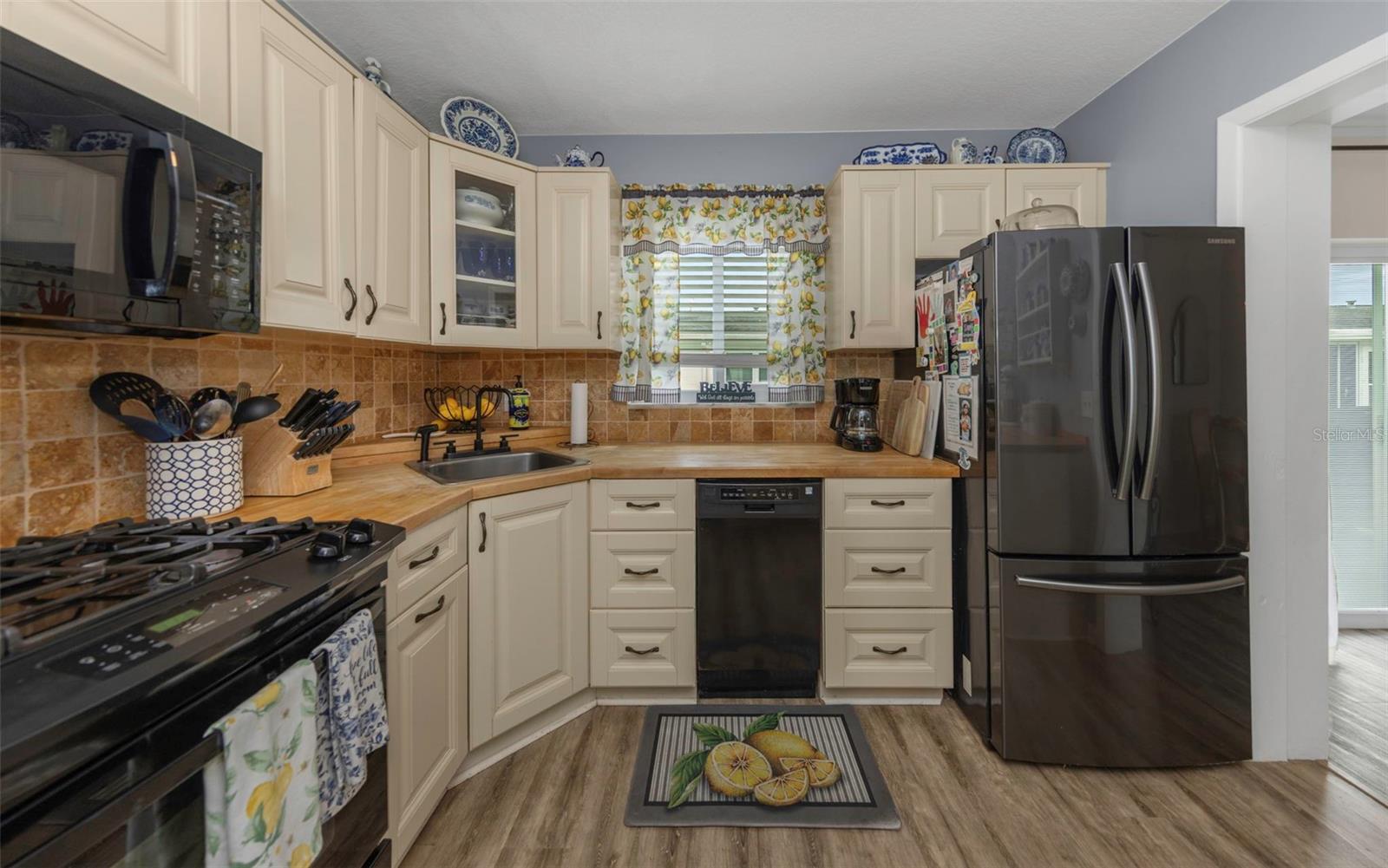 9919 Tulip St N Property Photo 13
