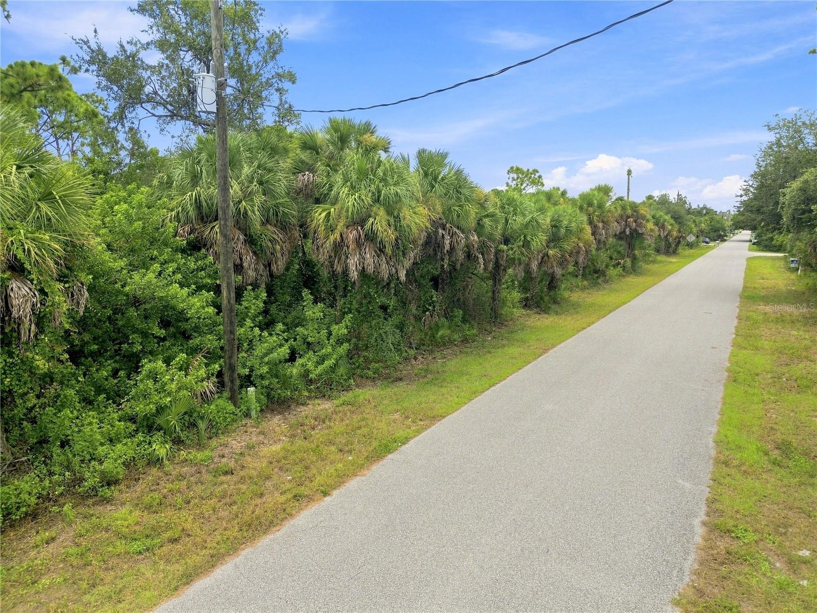 487 Kindred Blvd Property Photo 3