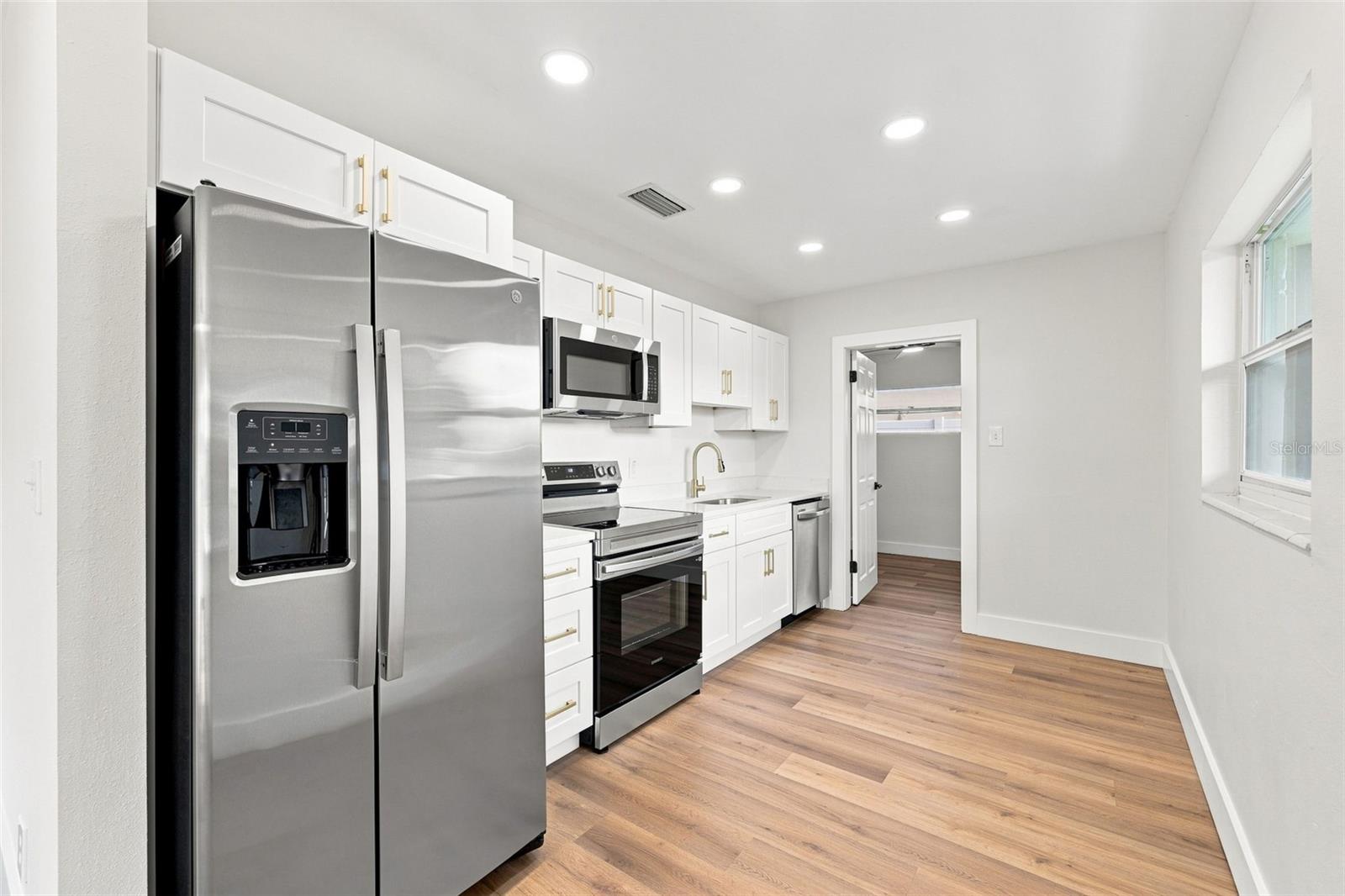 5209 S 80th St #no Unit Property Photo 8