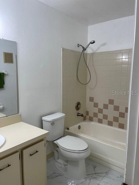 3223 Fox Chase Cir N #203 Property Photo 5