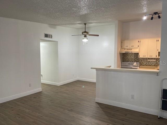 3223 Fox Chase Cir N #203 Property Photo 6