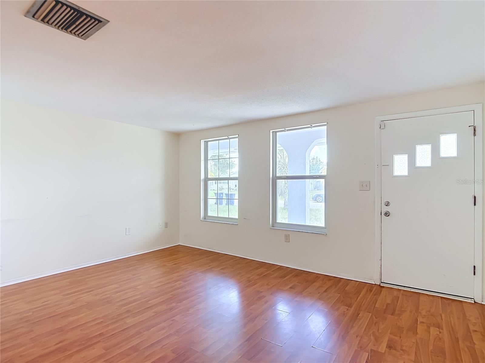 10328 Loquat Dr Property Photo 4
