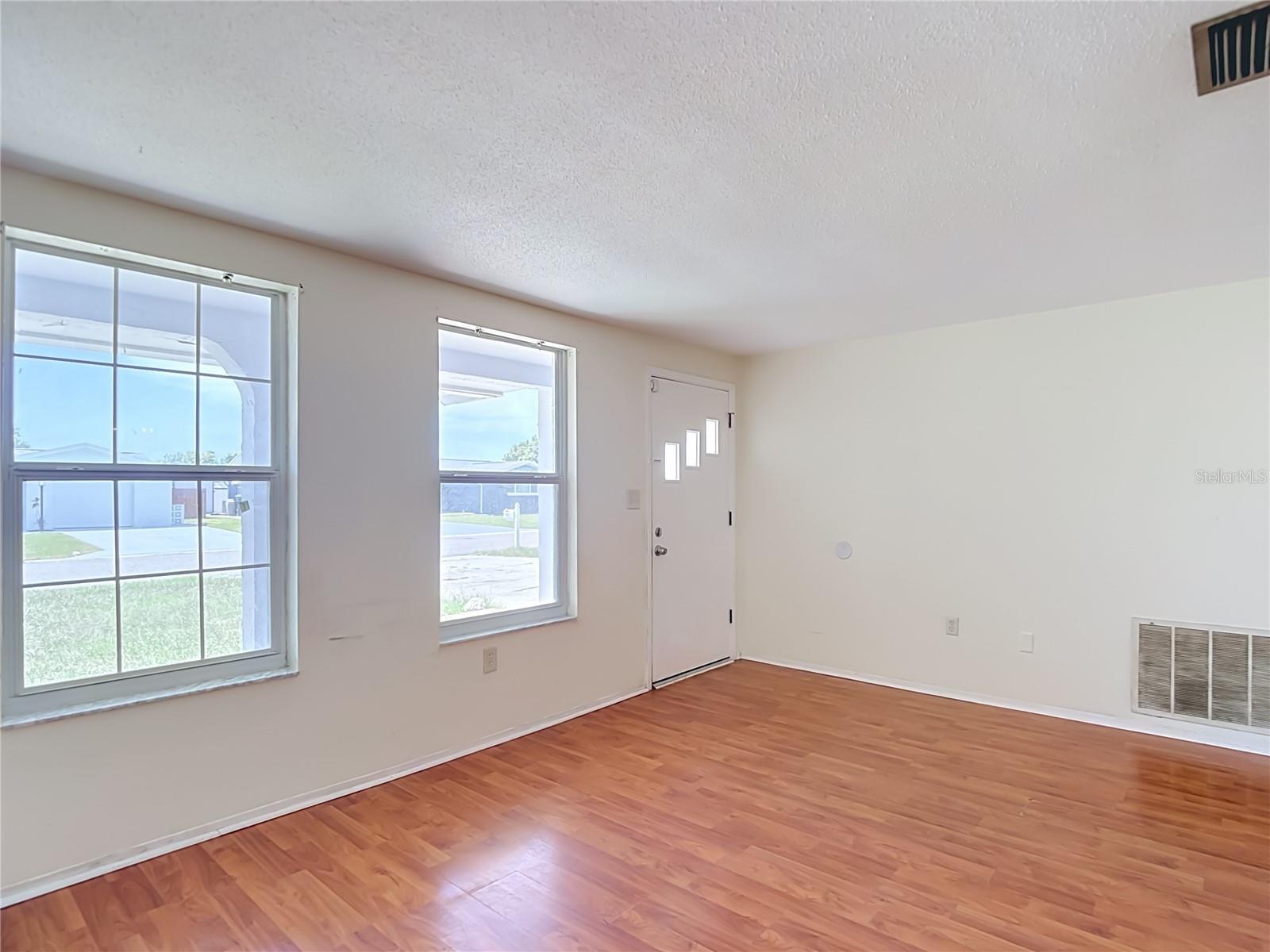 10328 Loquat Dr Property Photo 5