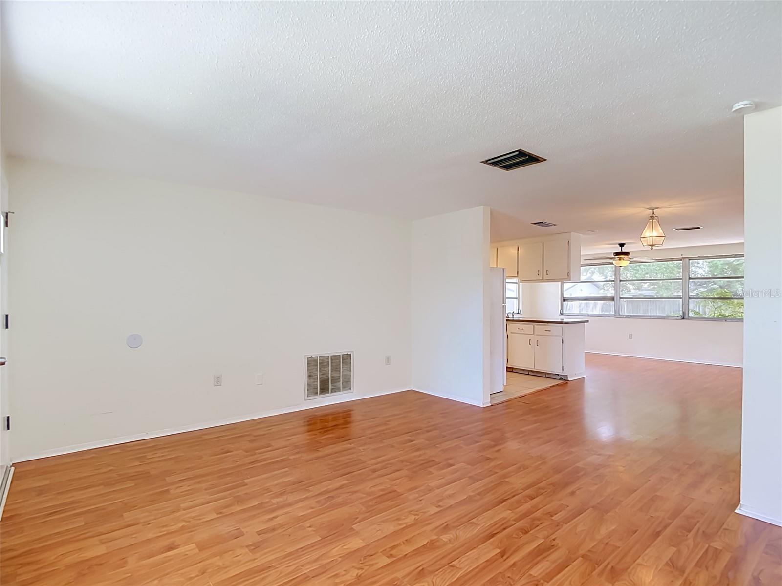 10328 Loquat Dr Property Photo 6