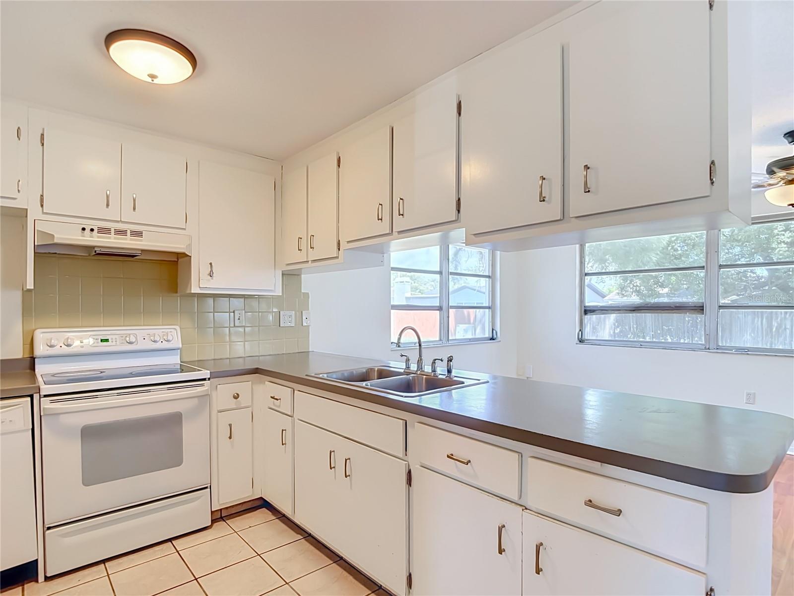 10328 Loquat Dr Property Photo 9