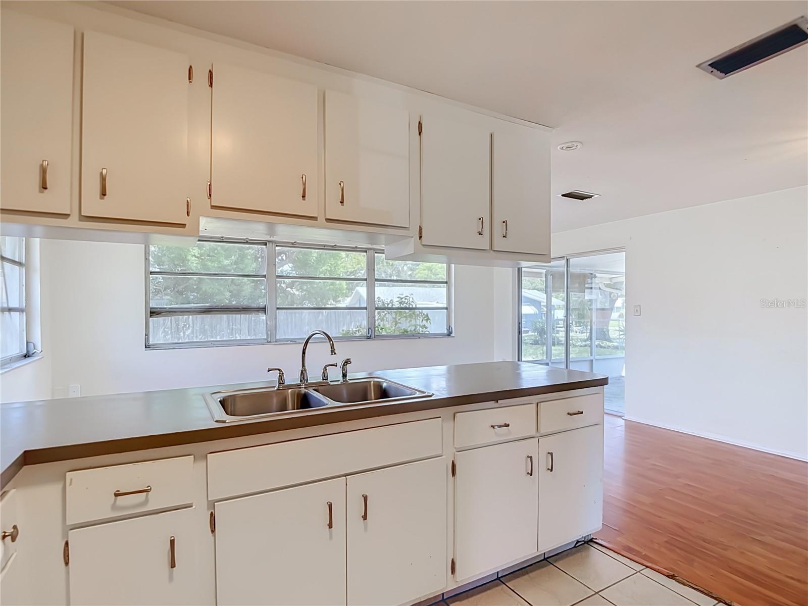 10328 Loquat Dr Property Photo 12