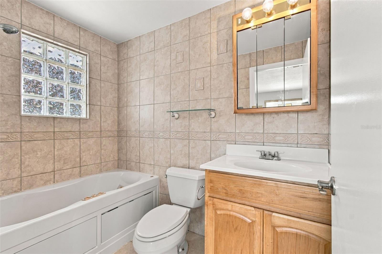 373 Foxcroft Dr E Property Photo 32