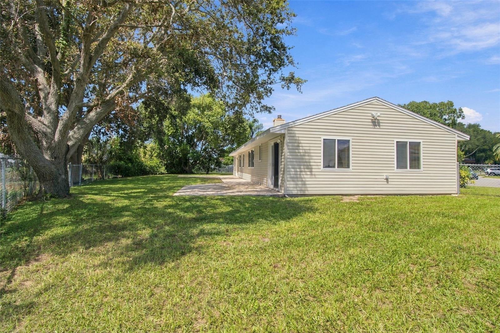 373 Foxcroft Dr E Property Photo 39