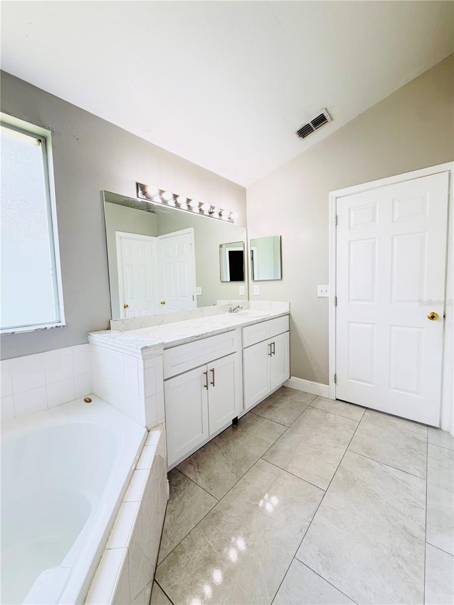 207 Langham Dr Property Photo 10