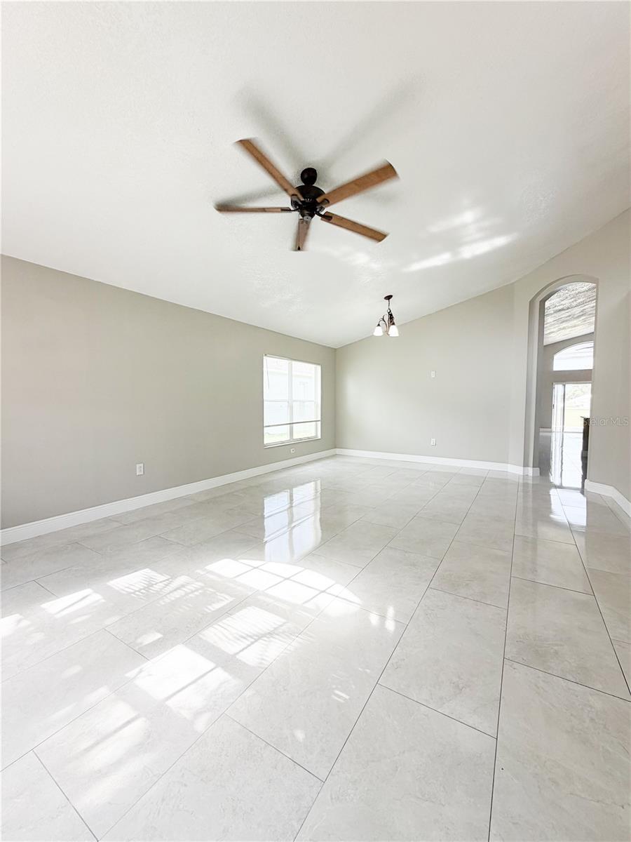 207 Langham Dr Property Photo 33