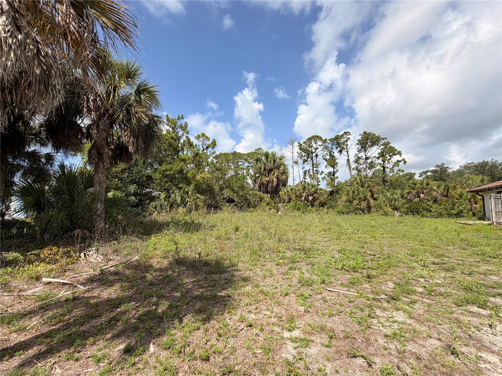 287 Kindred Blvd Property Photo 2