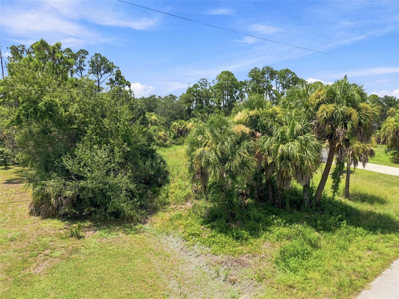 287 Kindred Blvd Property Photo 3