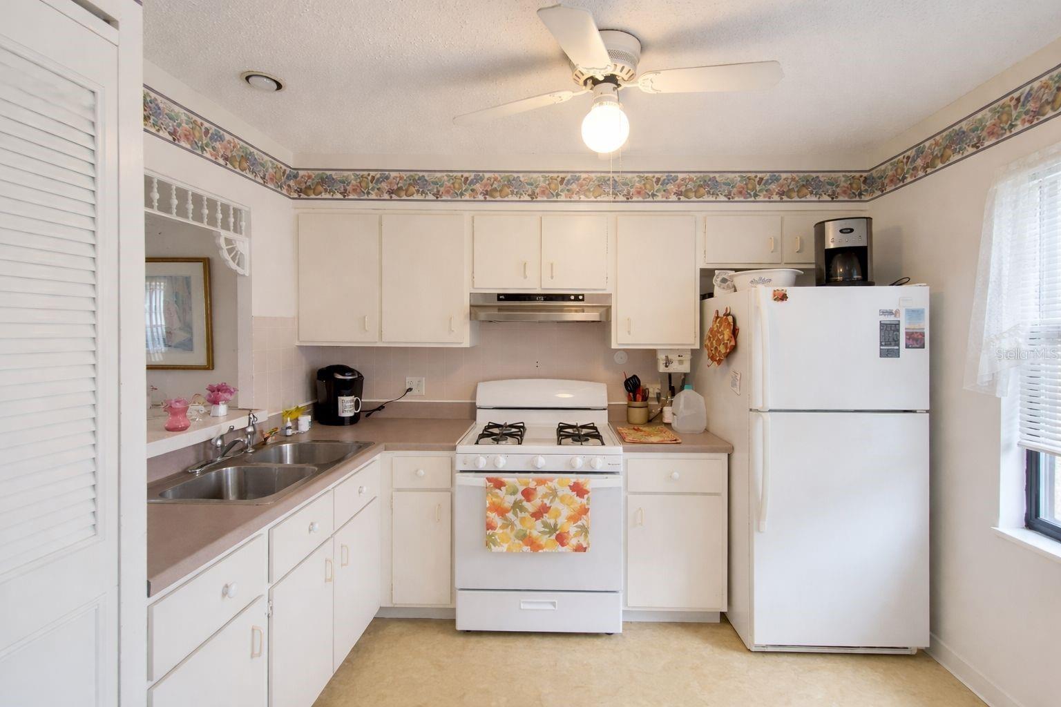 1428 Arrowhead Cir W Property Photo 3