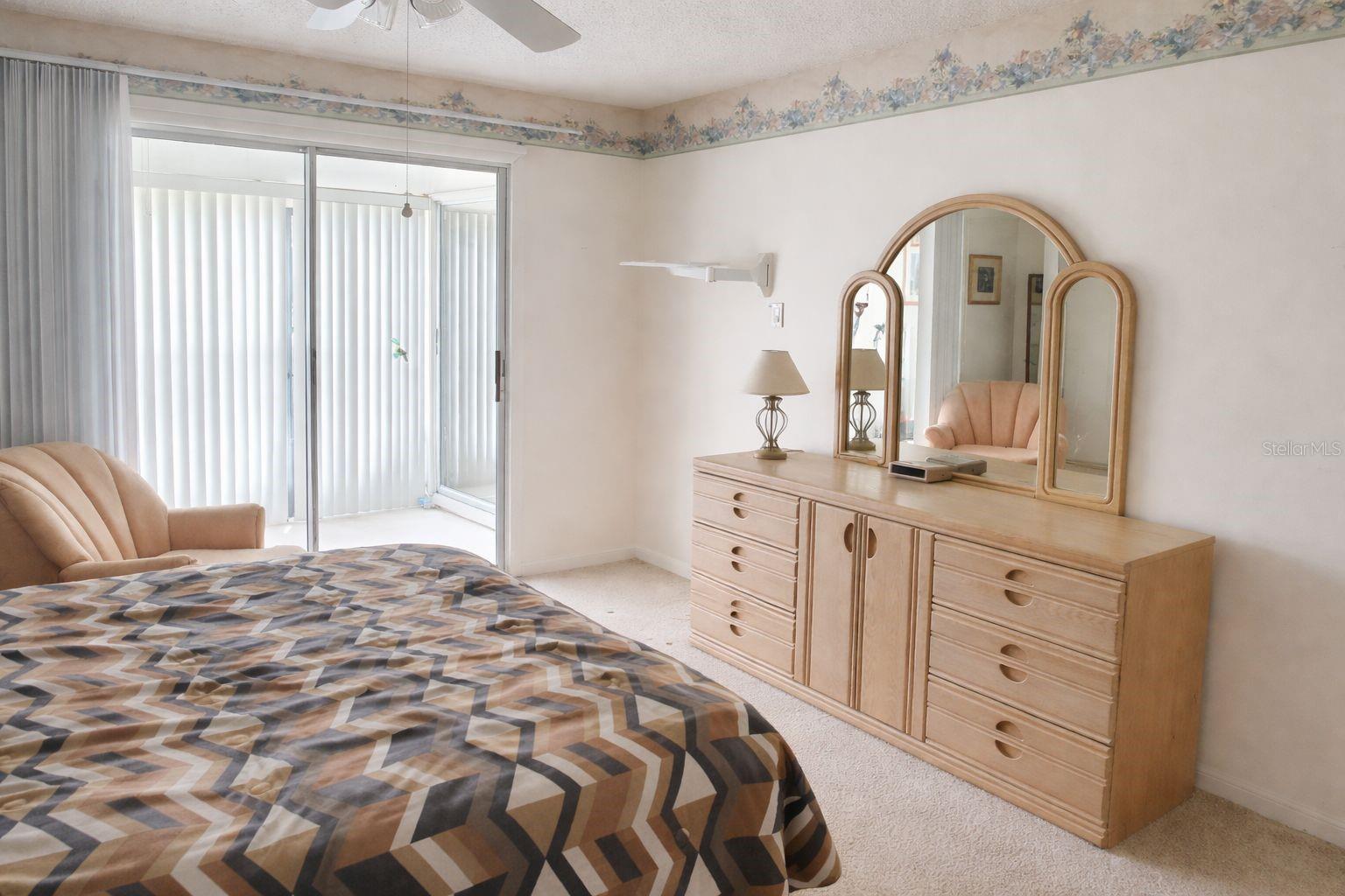 1428 Arrowhead Cir W Property Photo 8