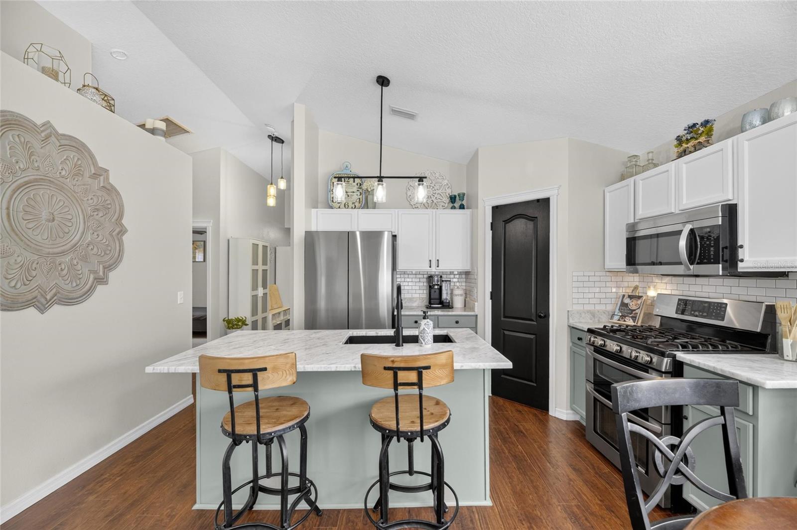 7629 Devonbridge Garden Way Property Photo 3