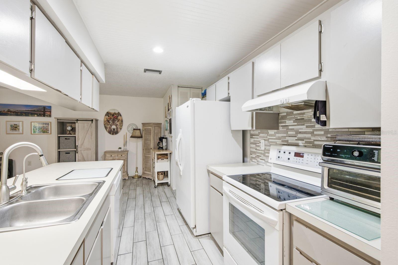 10624 Encino Ct Property Photo 2