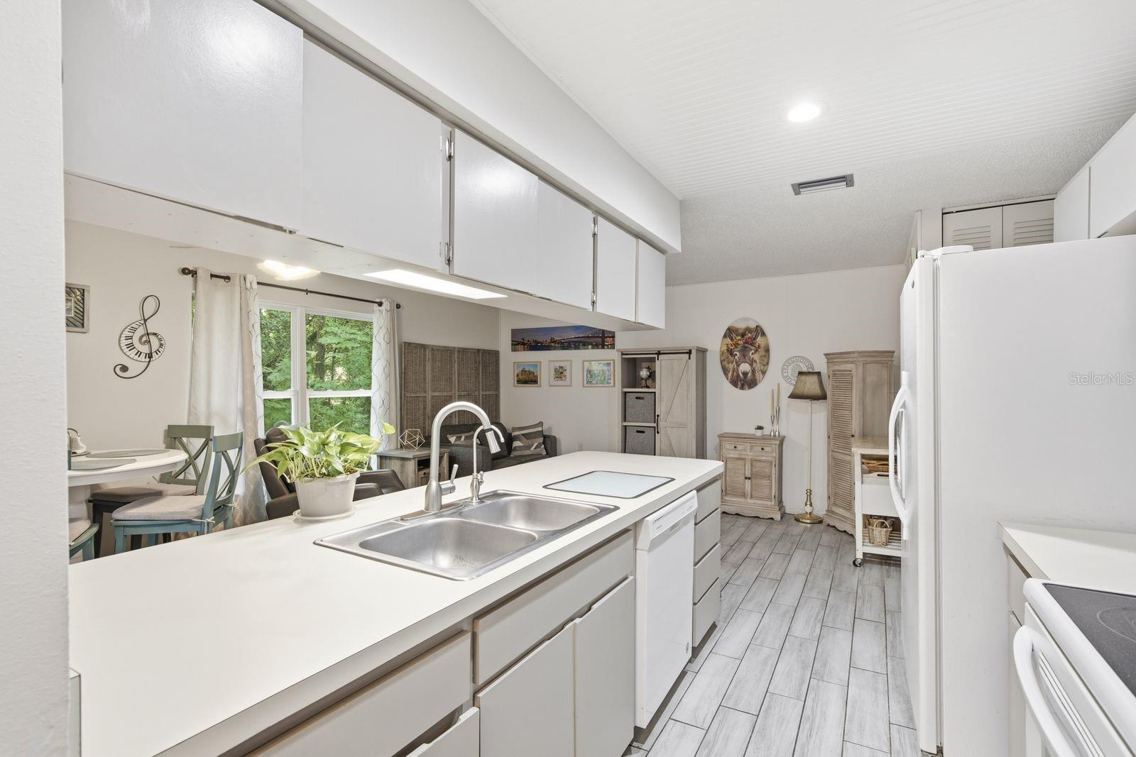 10624 Encino Ct Property Photo 3