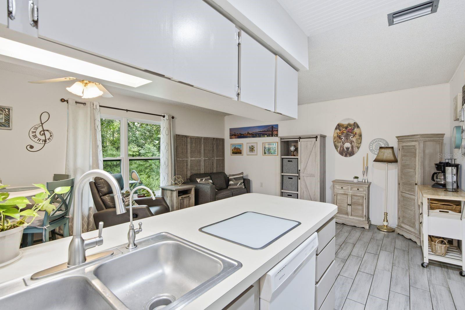 10624 Encino Ct Property Photo 6