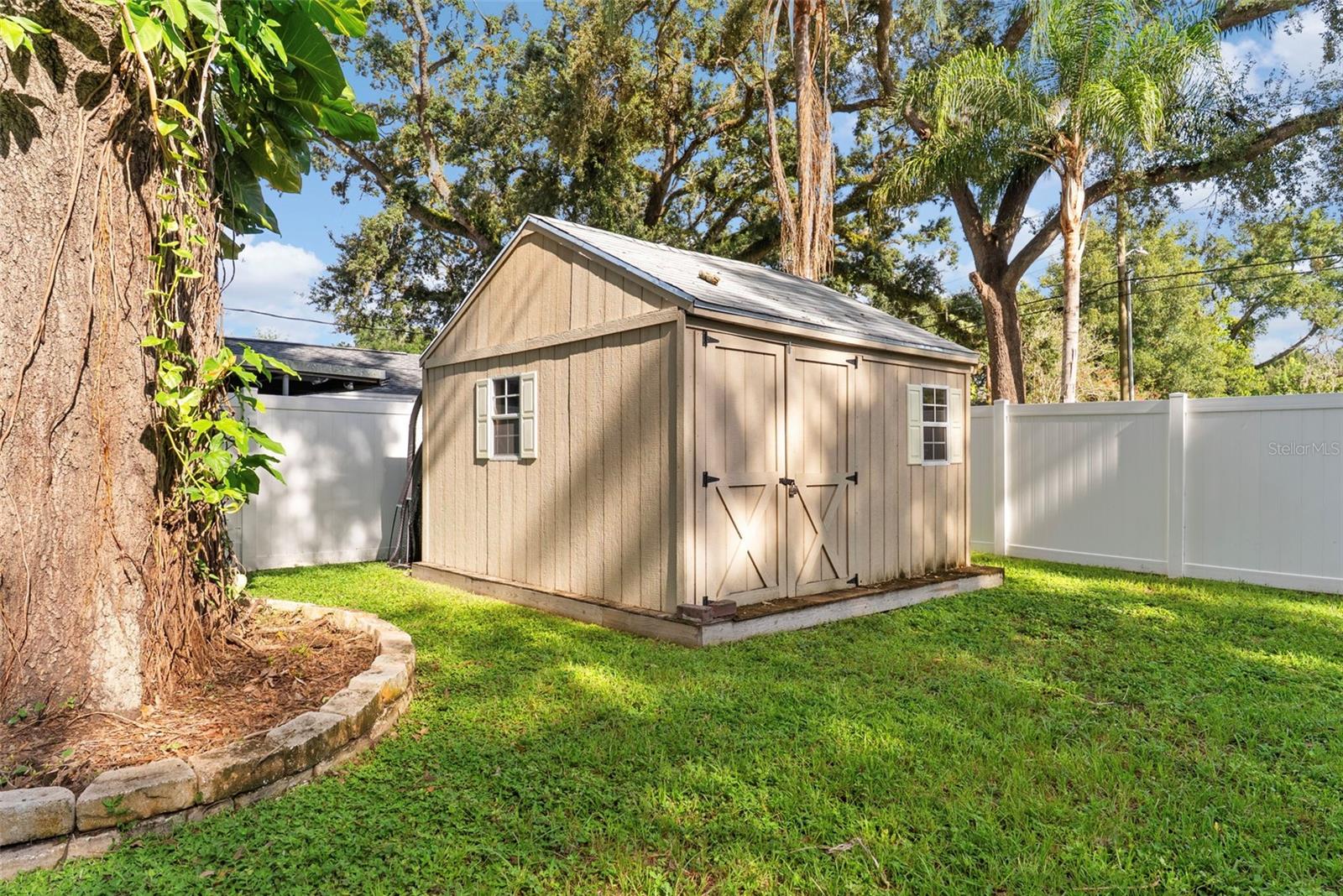1015 E Crawford St Property Photo 32